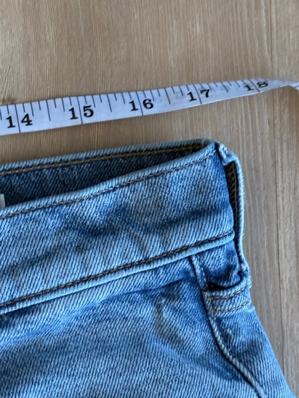 Banana Republic Men's Authentic Straight denim Jeans Blue light Wash 33x34